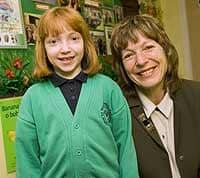 Jane Davidson with Mari-Ann Bull at the eco-school