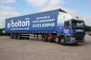 Curtain loader for despatch of recovered paper