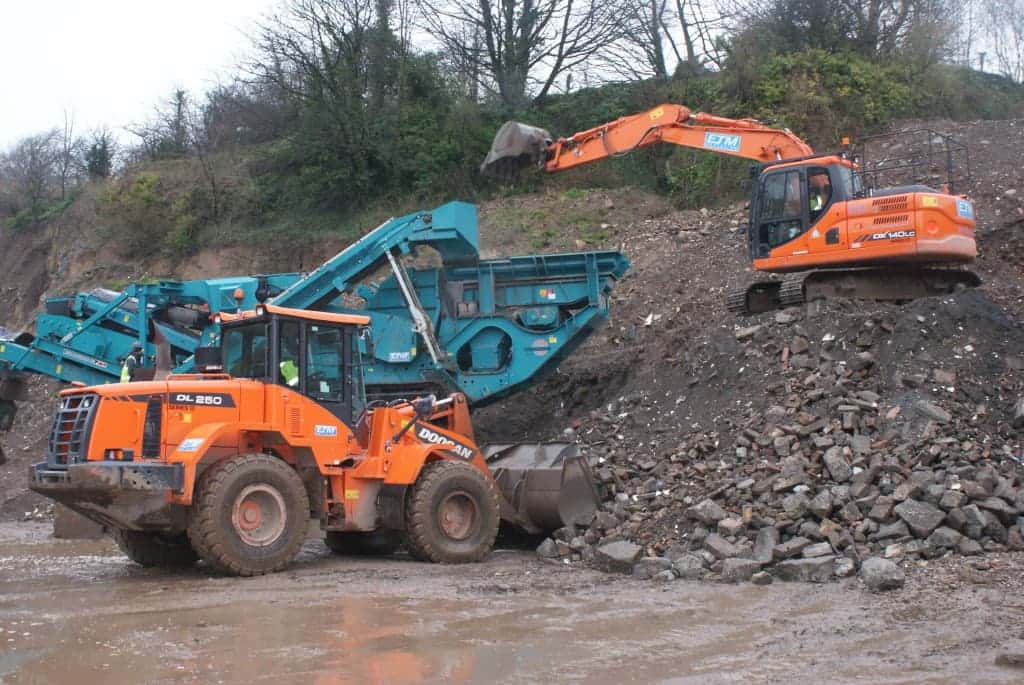 The Doosan wheel-loader and excavator in operation