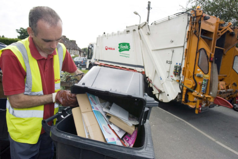 Veolia and Bromley sign renewed waste contracts